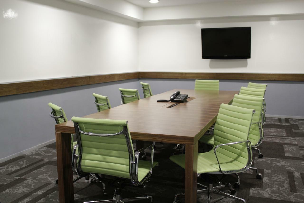 Casa Inn Premium Hotel Queretaro Miranda Dış mekan fotoğraf A meeting room at the University of Westminster