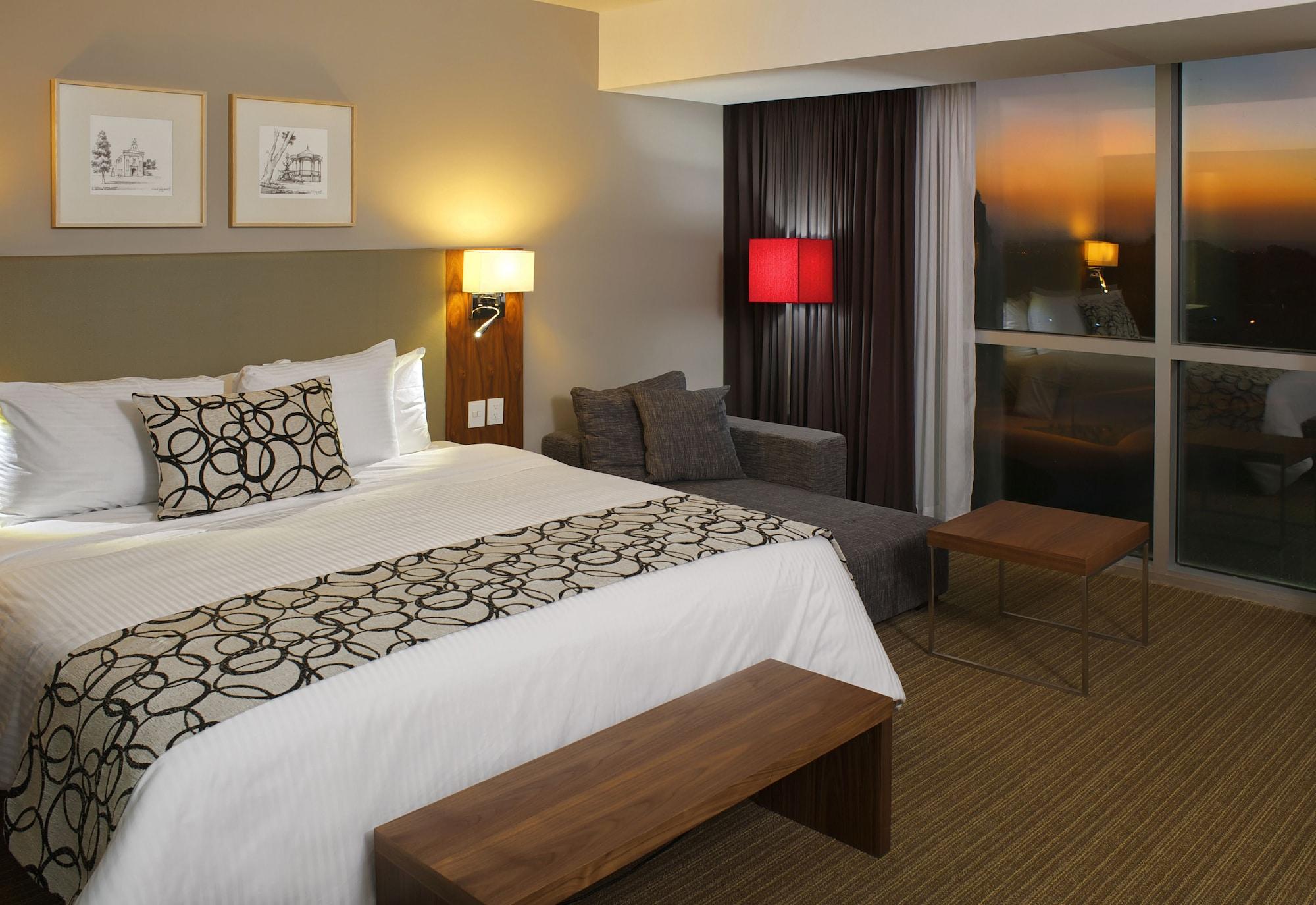 Casa Inn Premium Hotel Queretaro Miranda Dış mekan fotoğraf A room at the Renaissance San Francisco Hotel