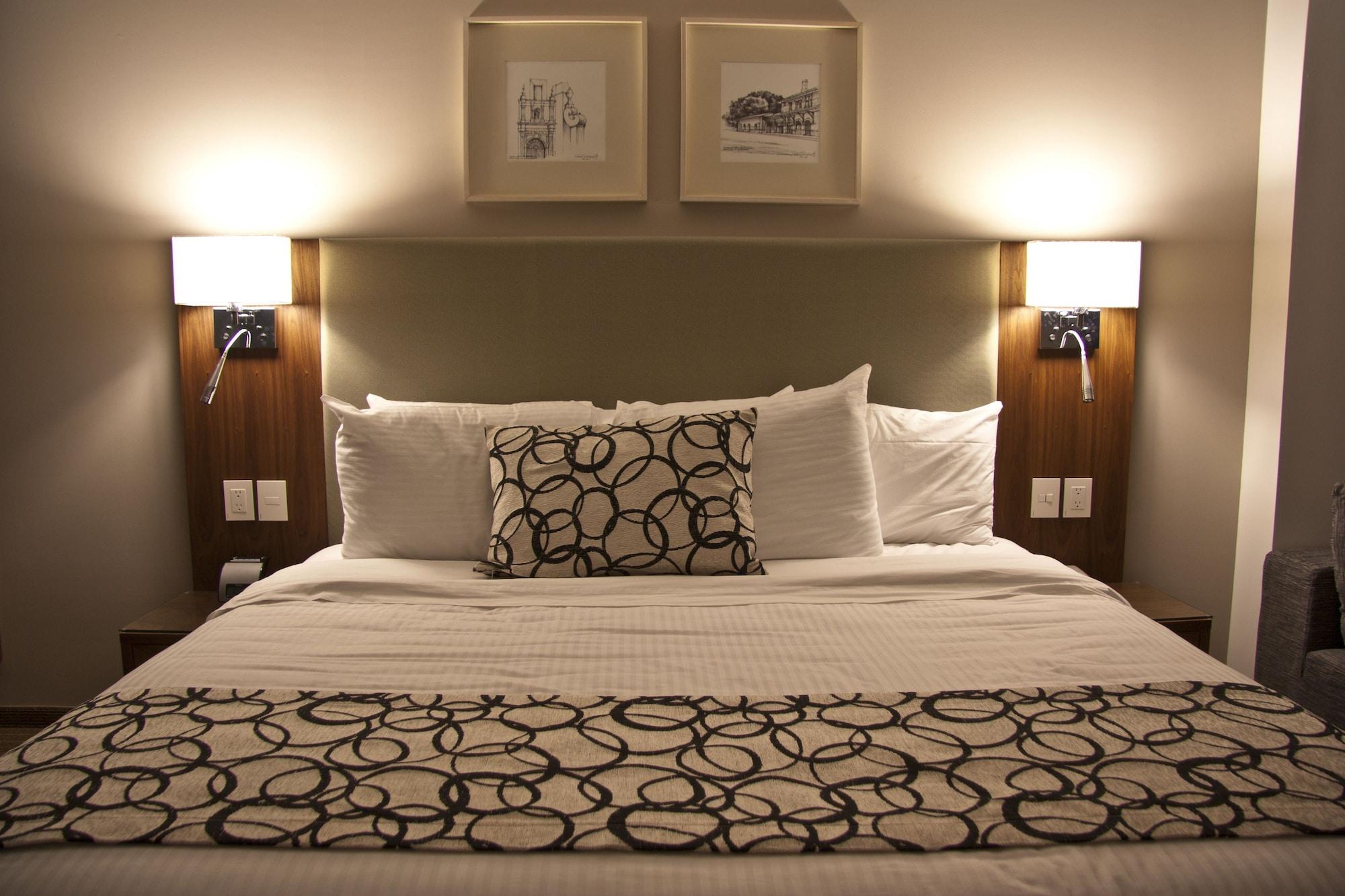 Casa Inn Premium Hotel Queretaro Miranda Dış mekan fotoğraf A bed