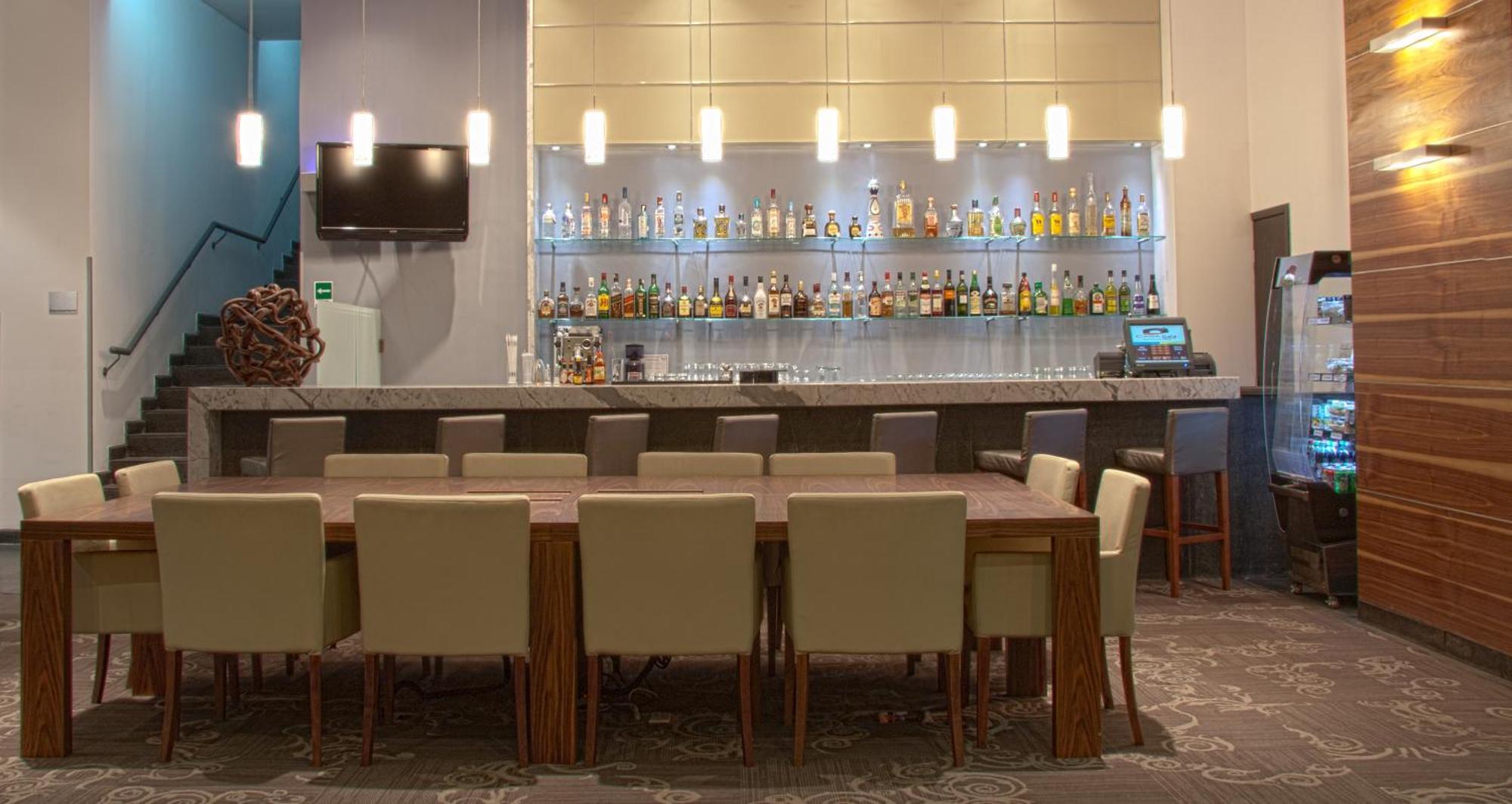 Casa Inn Premium Hotel Queretaro Miranda Dış mekan fotoğraf The bar at the lounge