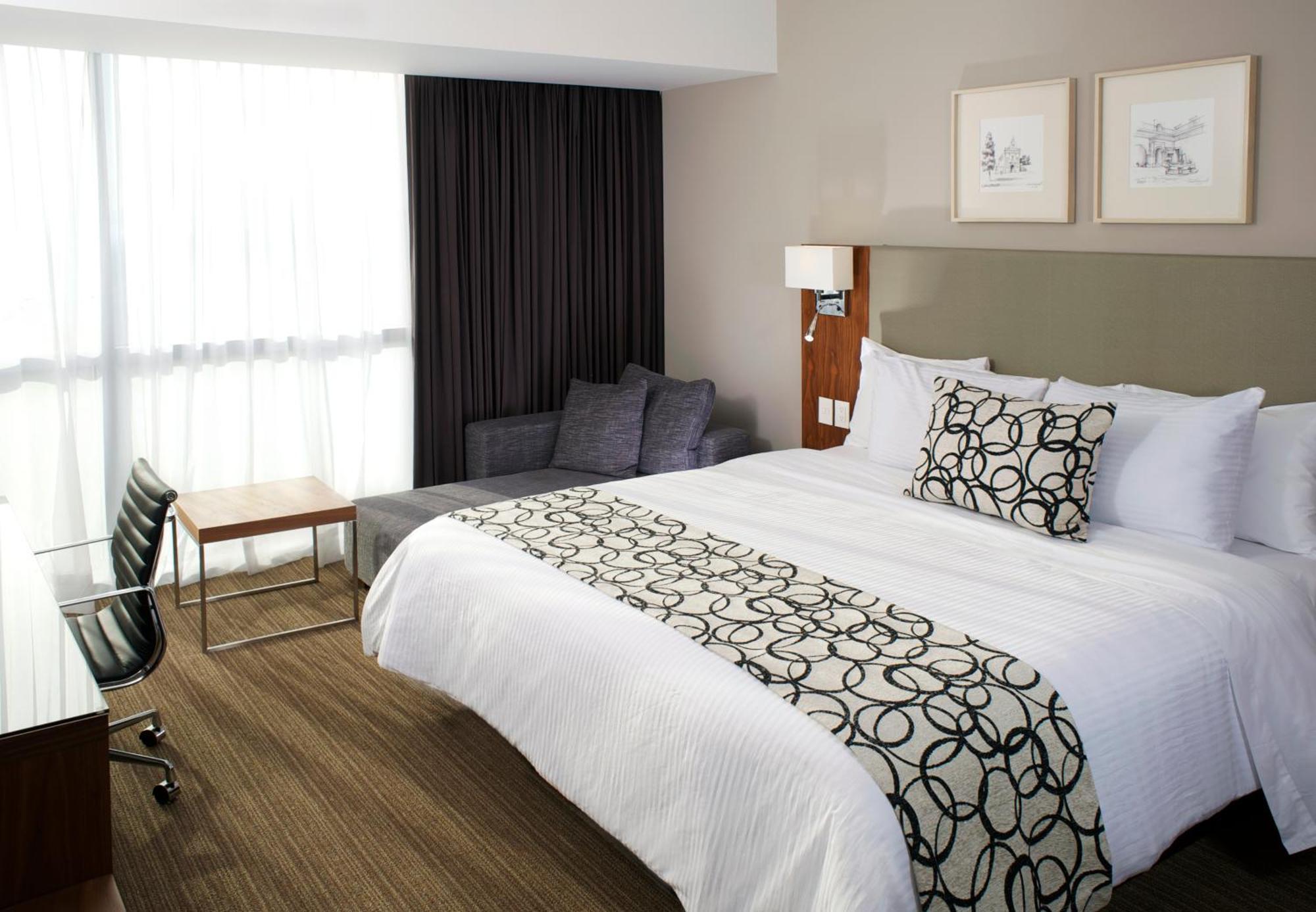 Casa Inn Premium Hotel Queretaro Miranda Dış mekan fotoğraf A bed runner