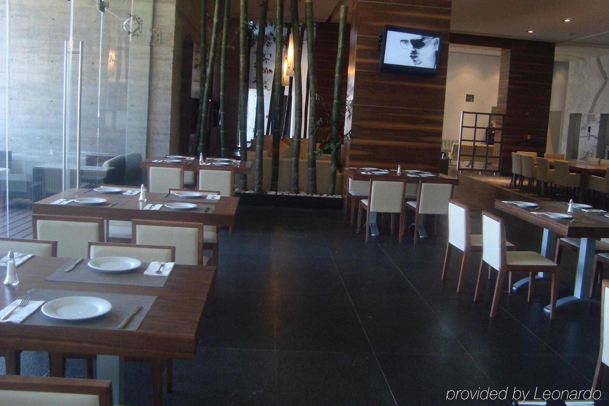 Casa Inn Premium Hotel Queretaro Miranda Dış mekan fotoğraf The interior of the restaurant