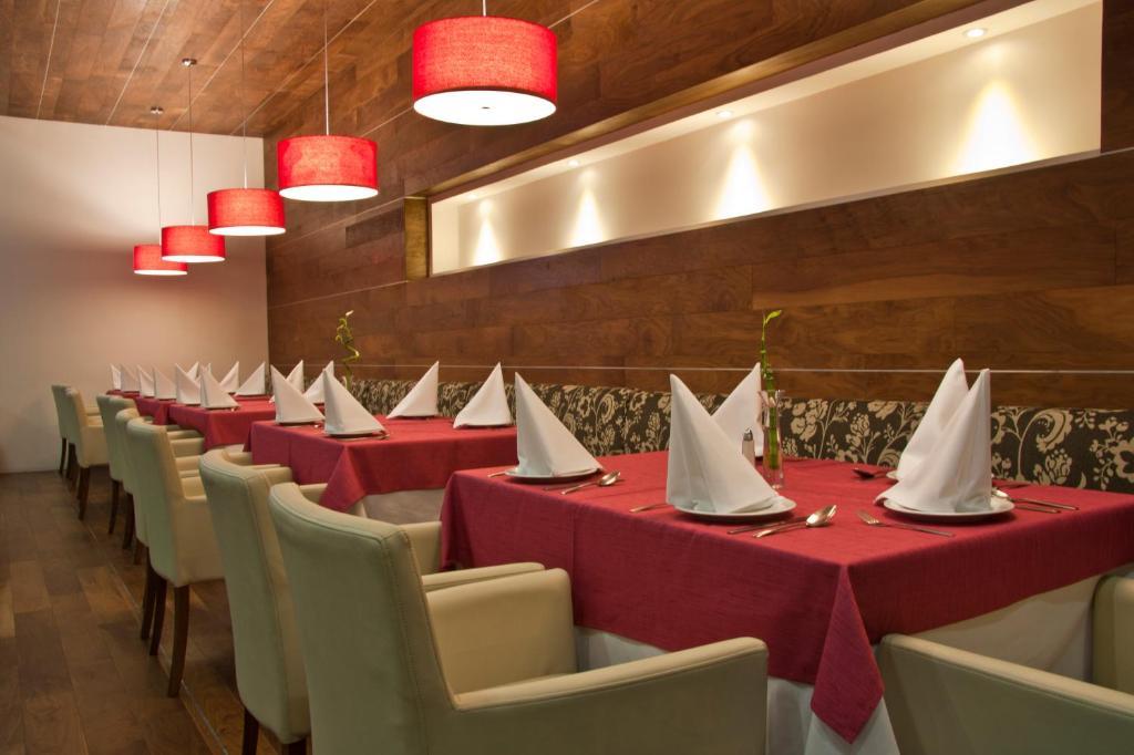 Casa Inn Premium Hotel Queretaro Miranda Dış mekan fotoğraf Restaurant interior