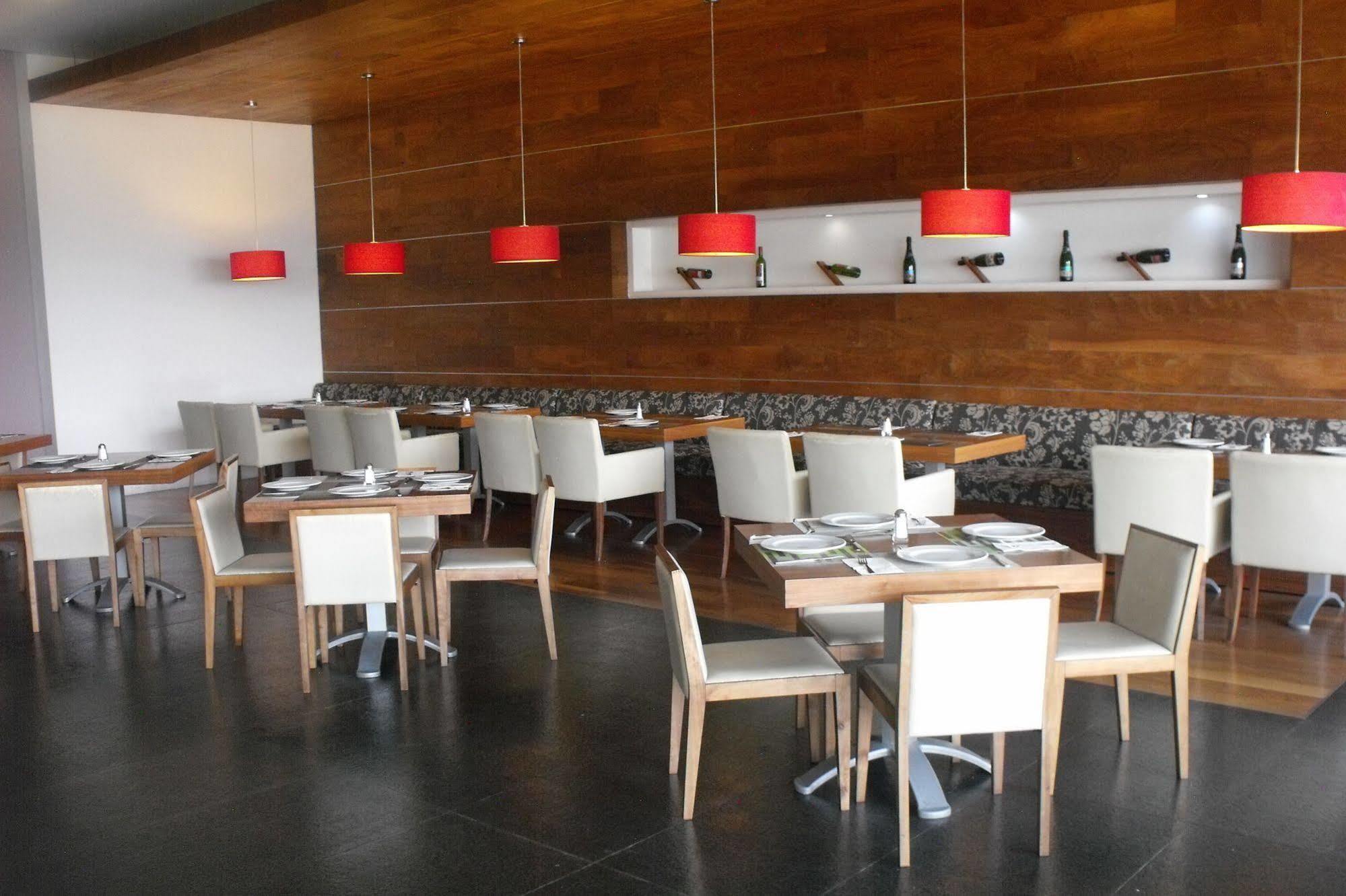 Casa Inn Premium Hotel Queretaro Miranda Dış mekan fotoğraf Restaurant at the hotel