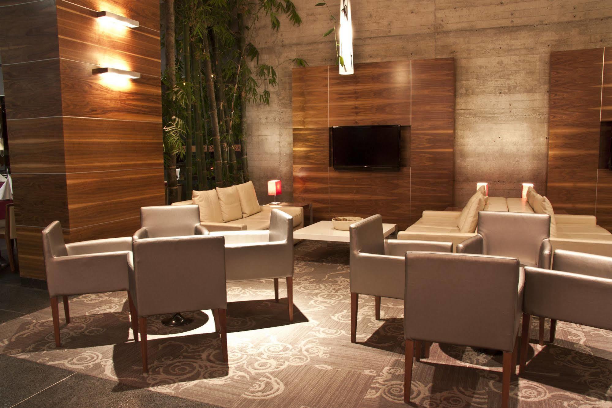 Casa Inn Premium Hotel Queretaro Miranda Dış mekan fotoğraf The lounge at the airport