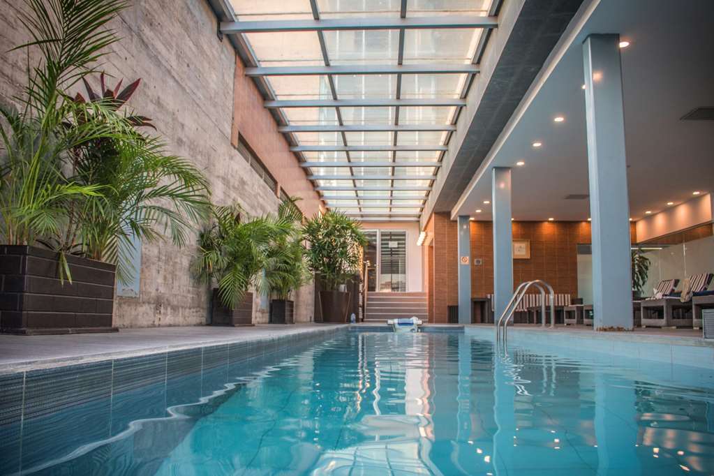 Casa Inn Premium Hotel Queretaro Miranda Konforlar fotoğraf The swimming pool at the hotel
