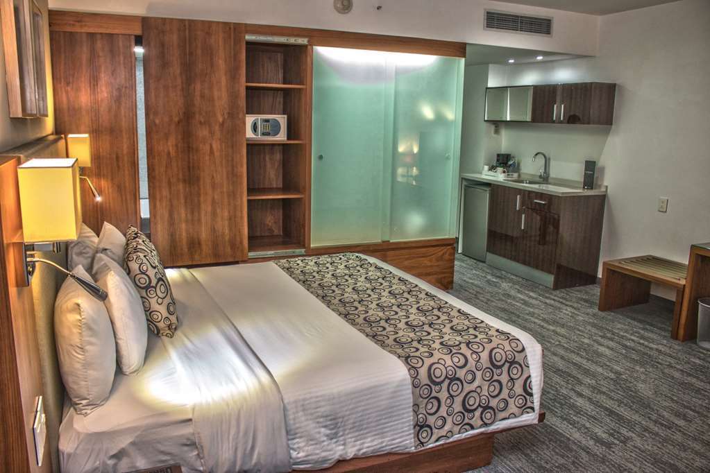 Casa Inn Premium Hotel Queretaro Miranda Oda fotoğraf A room at the hotel